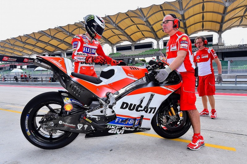 Sepang MotoGP test: Ducati's Lorenzo surprised by tough start