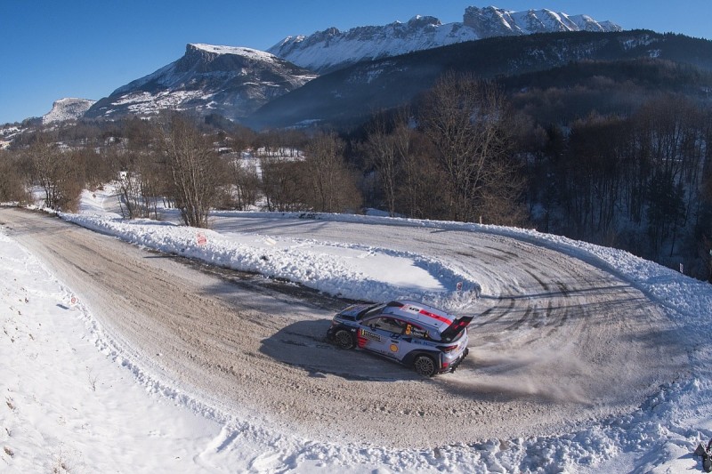 WRC Monte Carlo Rally: Ogier starts to trim Neuville's lead