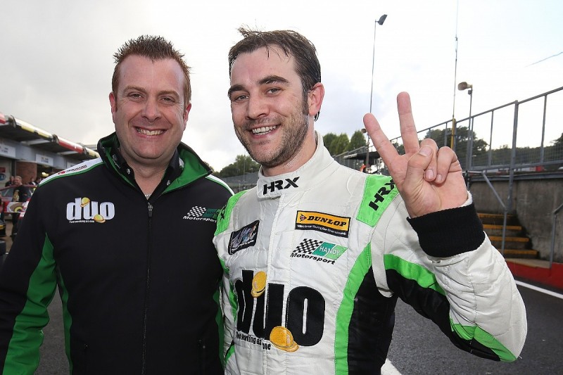 Rob Austin stays with Handy Motorsport for 2017 BTCC season