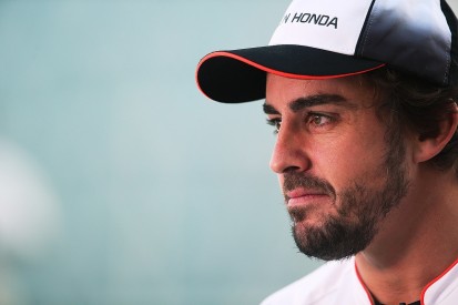 Fernando Alonso tells McLaren staff he's staying in 2017