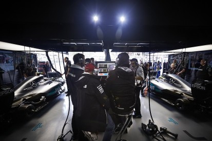 Lewis Hamilton hints at story behind Mercedes F1 2016 crew swaps