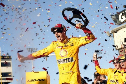 Phoenix NASCAR: Joey Logano wins, Kyle Busch seals final Chase spot