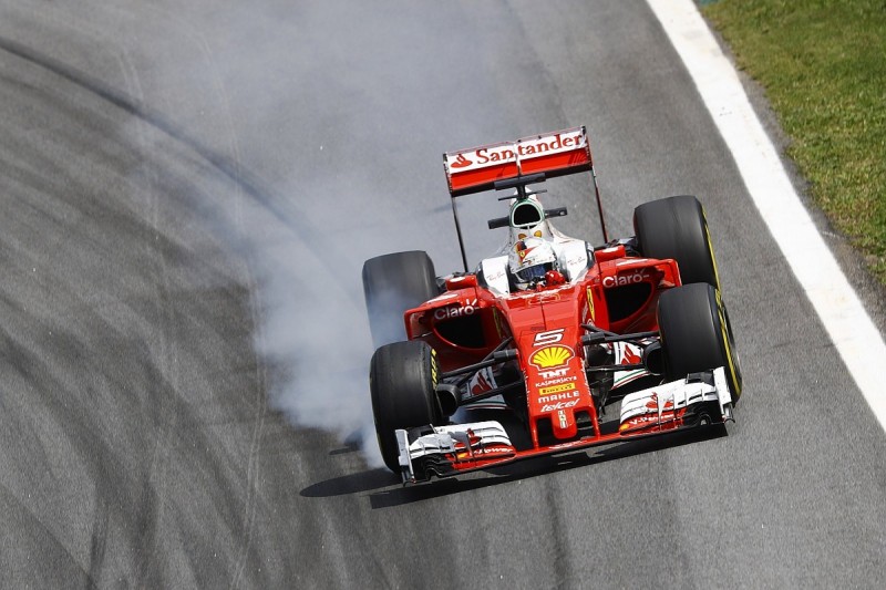 Vettel: Ferrari "pushing at the maximum" despite large Mercedes gap
