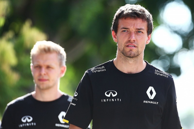 Palmer says Renault team-mate Magnussen is wrong to leave for Haas