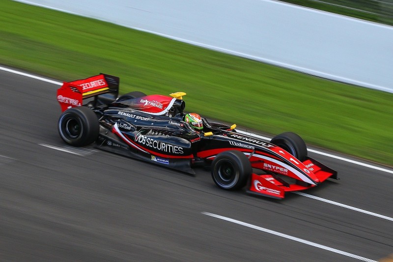 FV8 3.5 championship leader Louis Deletraz on pole for title decider