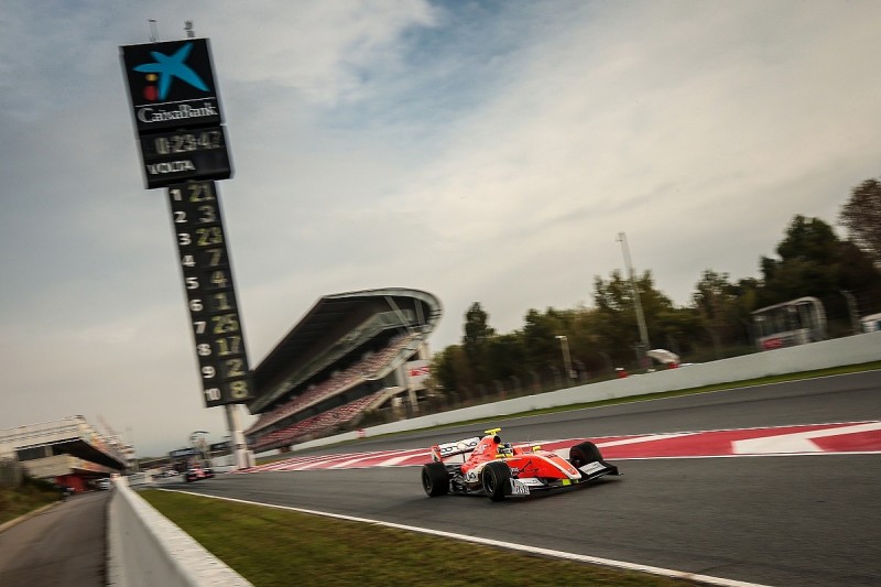 FV8 3.5 Barcelona: Tom Dillmann takes race one pole position