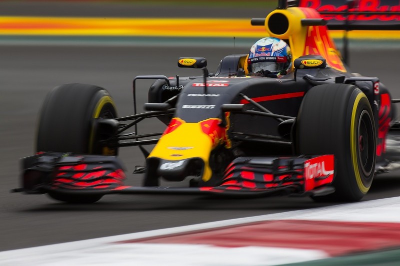 Sebastian Vettel F1 frustration 'a bit too much' - Daniel Ricciardo