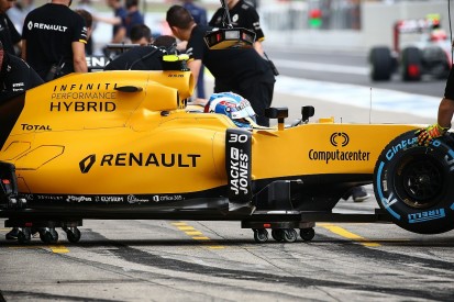 Renault F1 chief Vasseur defends team's leadership structure