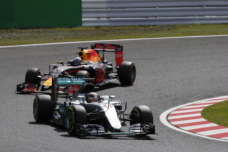 Foolish to write Hamilton off in F1 title battle - Red Bull boss