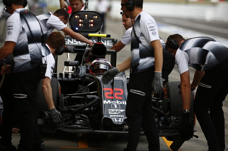 Jenson Button sure something wrong with his McLaren at Suzuka