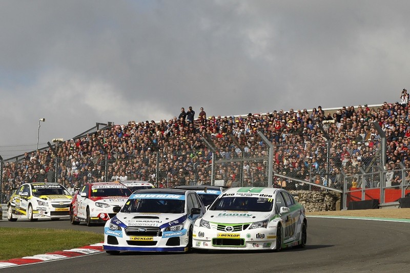 Brands Hatch BTCC: Turkington wins race one to boost title hopes