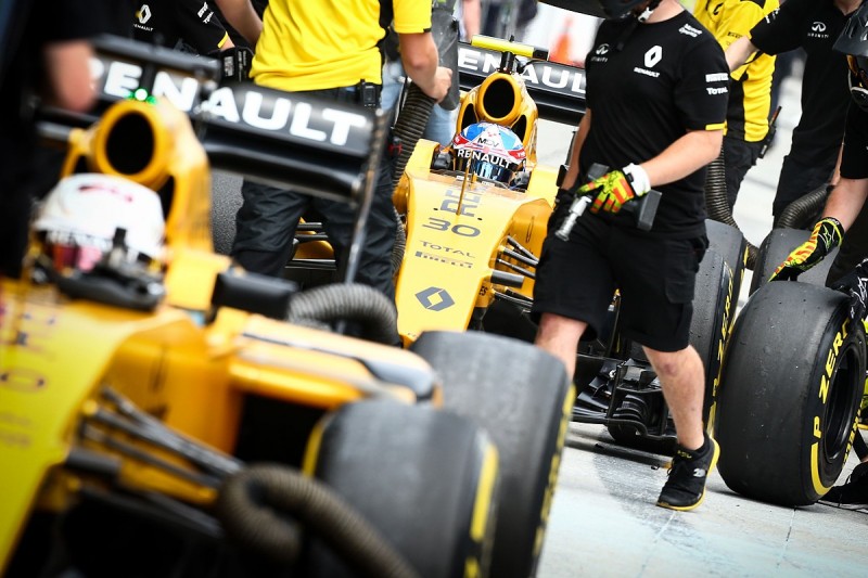 Jolyon Palmer's F1 qualifying performance 'depressing' in Malaysia