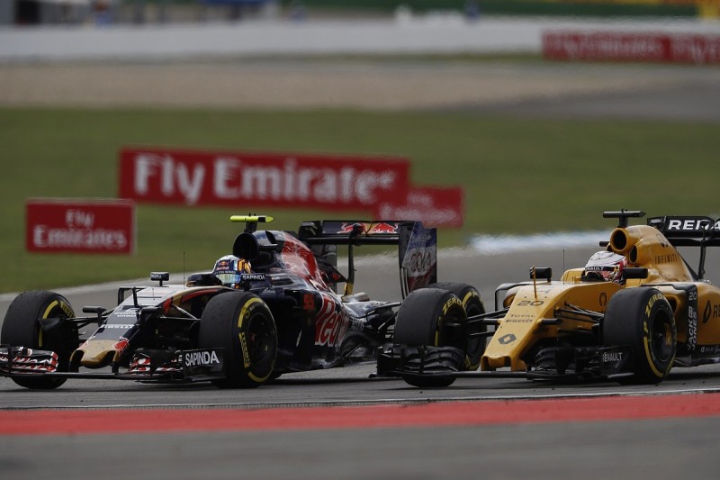 Renault's interest in 2017 F1 deal an honour - Carlos Sainz Jr