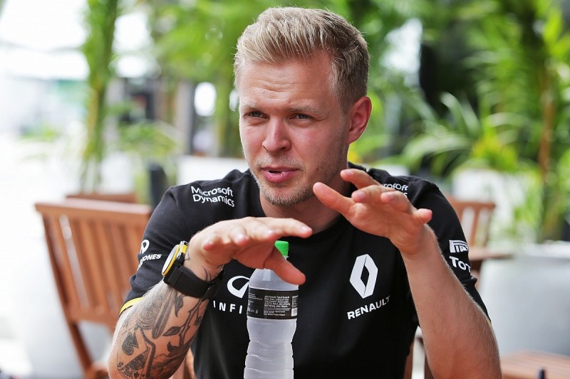 Kevin Magnussen can't understand Renault's 2017 F1 decision delay
