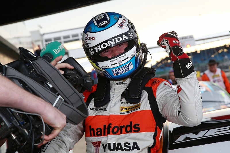 Gordon Shedden wins third British Touring Car race at Silverstone