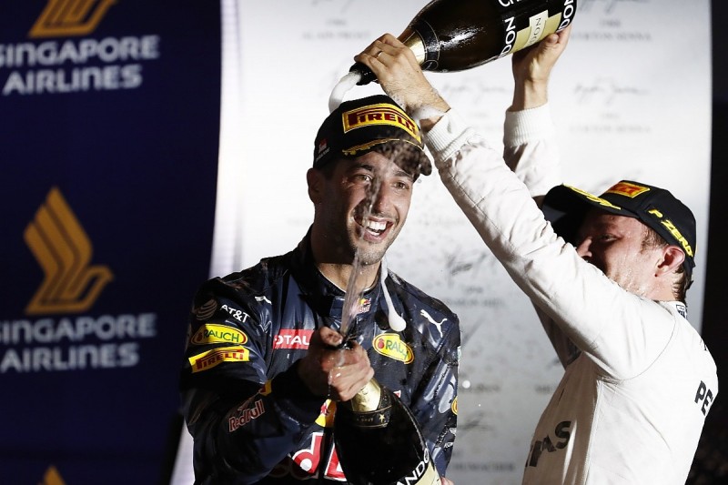Mercedes admits Ricciardo's Singapore GP pace forced strategy hand
