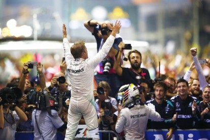 Singapore GP: Nico Rosberg resists Daniel Ricciardo for victory