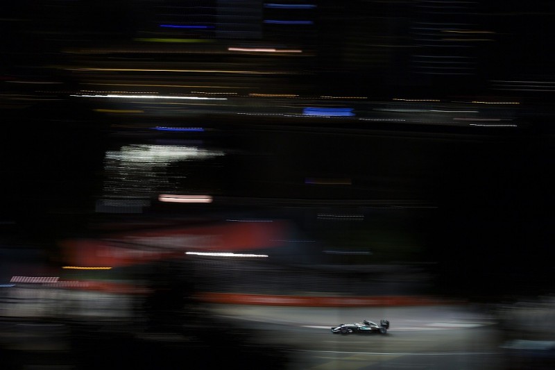 Lewis Hamilton can't understand why he's struggling at Singapore GP