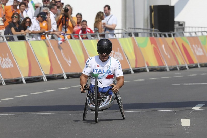 Alex Zanardi wins Paralympic handcycling gold medal in Rio