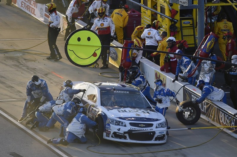 Stewart-Haas driver Kevin Harvick slams "terrible" NASCAR pit crew