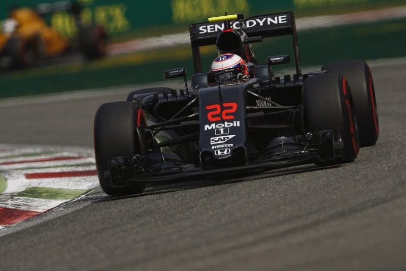 Jenson Button had other F1 offers for 2017 - Ron Dennis