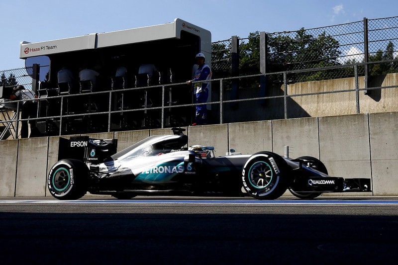 Mercedes breaks F1 gearbox seal on Lewis Hamilton's car