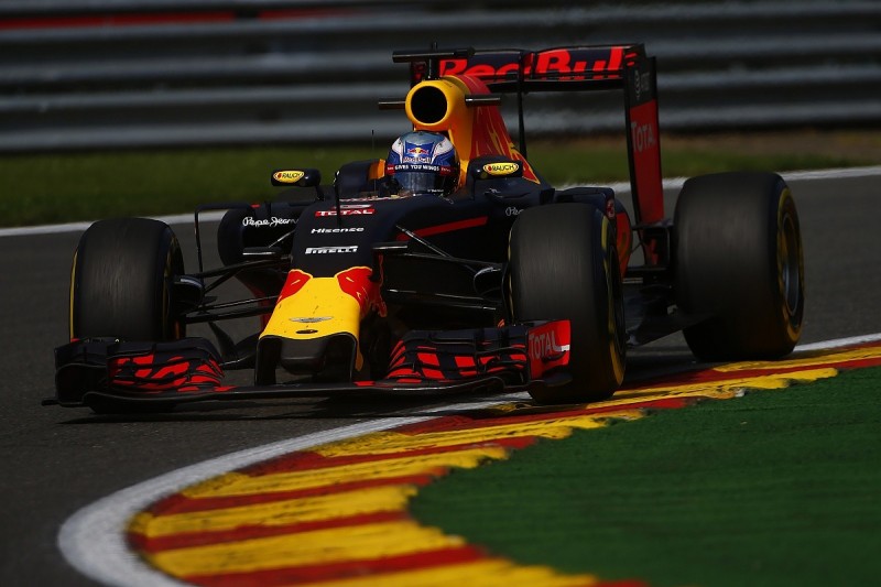 Hamilton won't catch leaders during Belgian GP, says Ricciardo