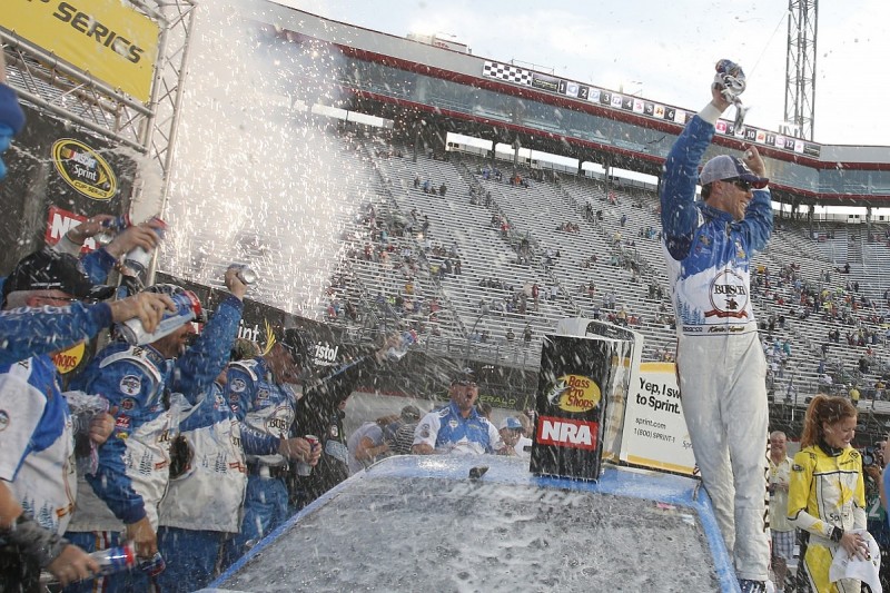 Bristol NASCAR Sprint Cup: Kevin Harvick wins wild, delayed race