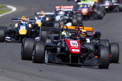 Masters of F3: Eriksson beats Ilott to qualifying race win
