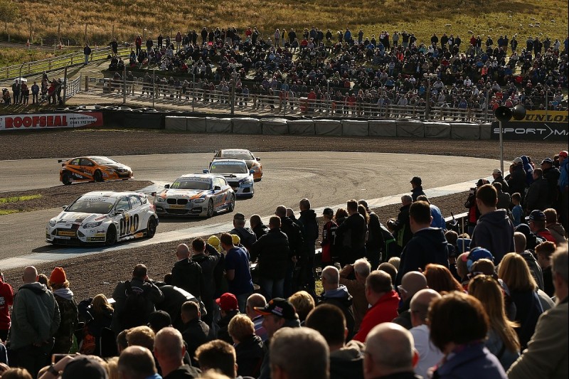 BTCC Knockhill: Mat Jackson fends off pursuers to win race three