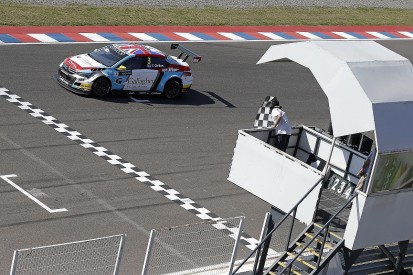 WTCC Argentina: Tom Chilton wins race one