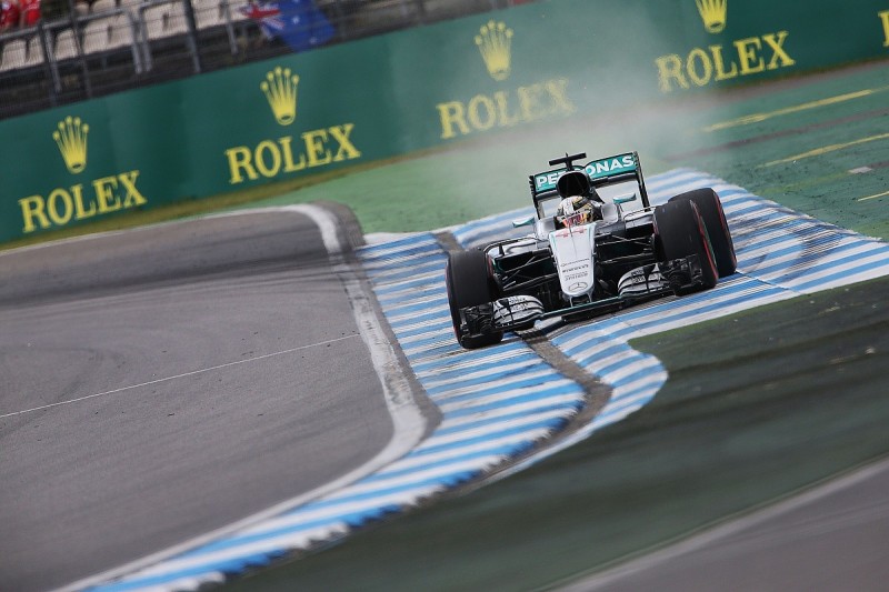 Mercedes' Hamilton doesn't feel like he leads F1 championship yet