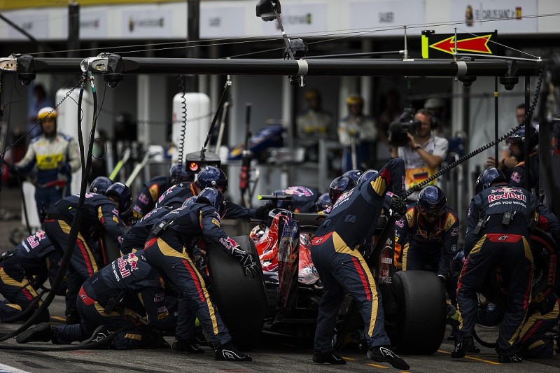 Toro Rosso F1 team's pitstops not good enough - Carlos Sainz Jr