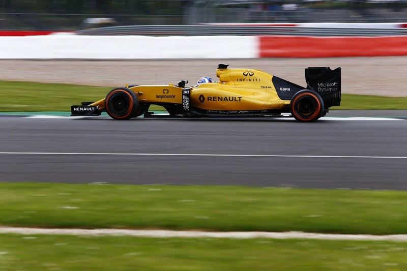 Renault F1 team investigating fire from Silverstone testing