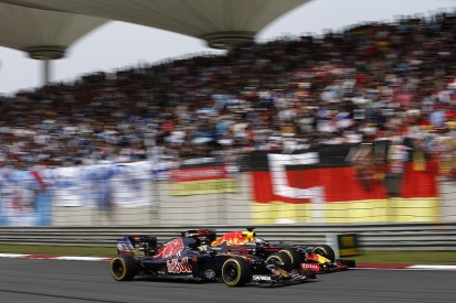 Toro Rosso's Sainz looking to 'force' F1 opportunity with Red Bull