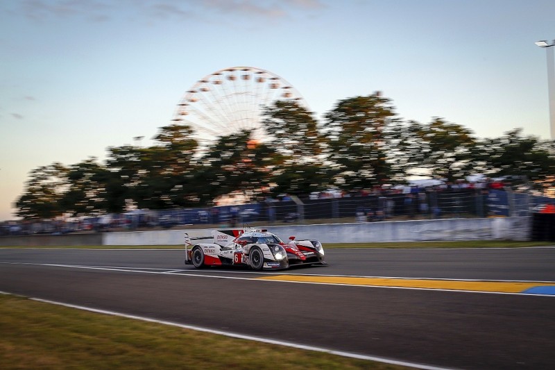 Le Mans 24 Hours: Toyota retakes lead from Porsche in 16th hour