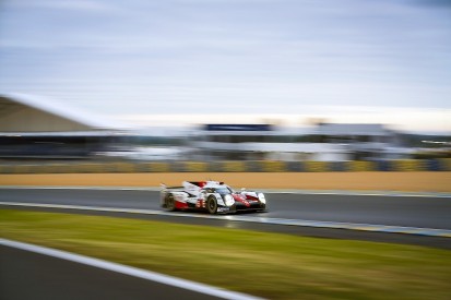 Le Mans 24 Hours: Toyota 1-2 after 17 hours but Porsche close