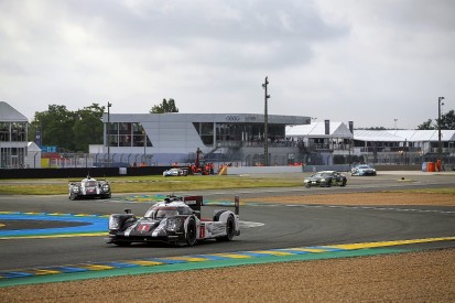 #1 Porsche edges away from #6 Toyota in fourth hour at Le Mans 24