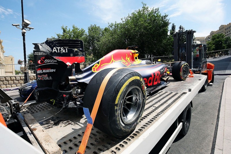 Daniel Ricciardo apologises to Red Bull for Baku F1 practice crash