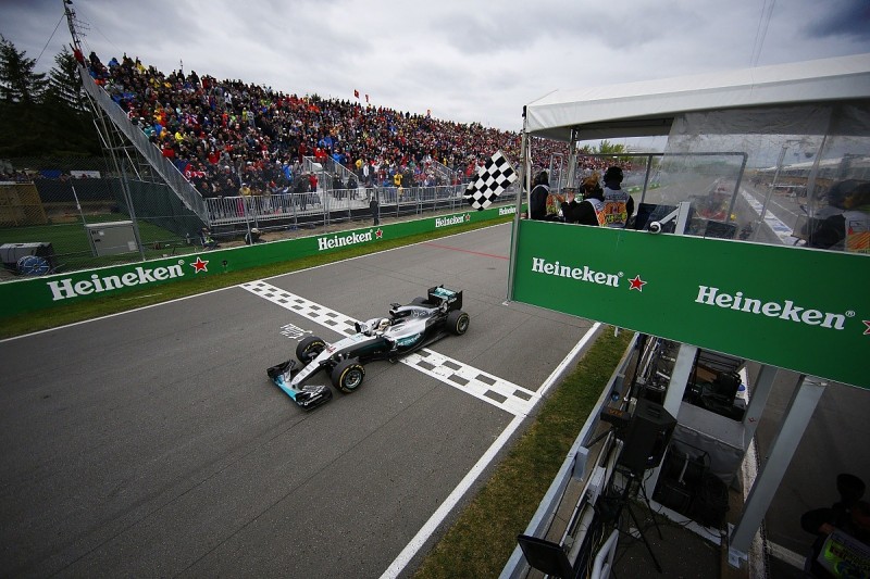 Lewis Hamilton wins F1 Canadian Grand Prix to close on Nico Rosberg