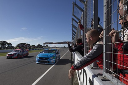 Phillip Island V8 Supercars: McLaughlin wins as Tander runs dry