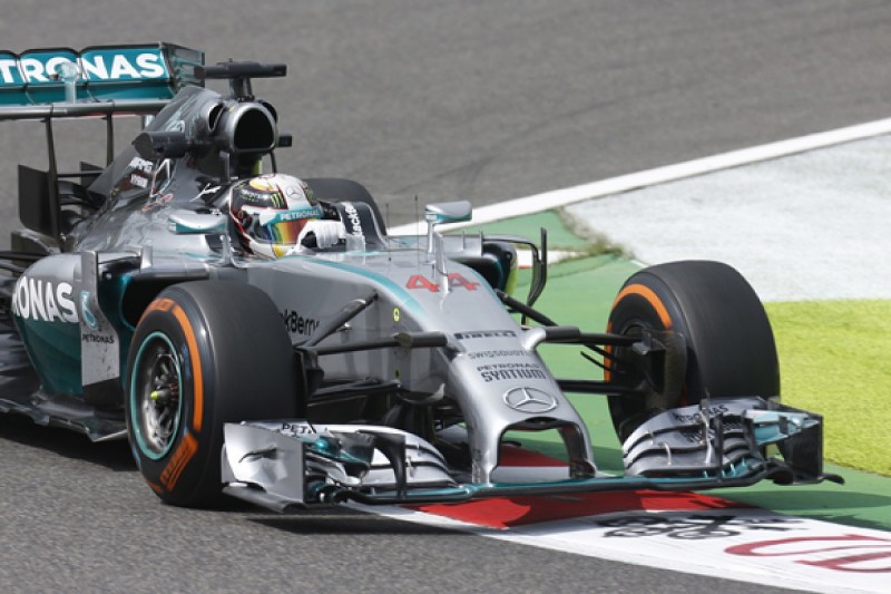 Japanese GP: Lewis Hamilton leads crash-strewn Suzuka practice