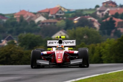 Hungaroring FR3.5: Roberto Merhi takes pole in dramatic session