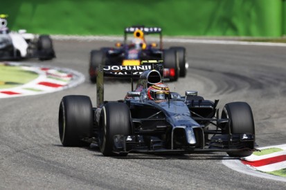 Red Bull F1 boss Horner backs Magnussen's aggressive driving style
