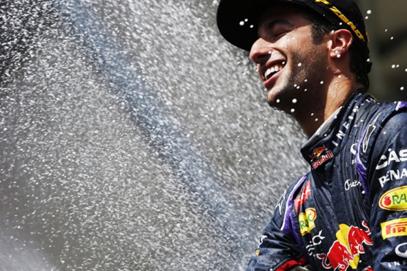 Belgian GP: Ricciardo wins as Mercedes' Hamilton/Rosberg collide