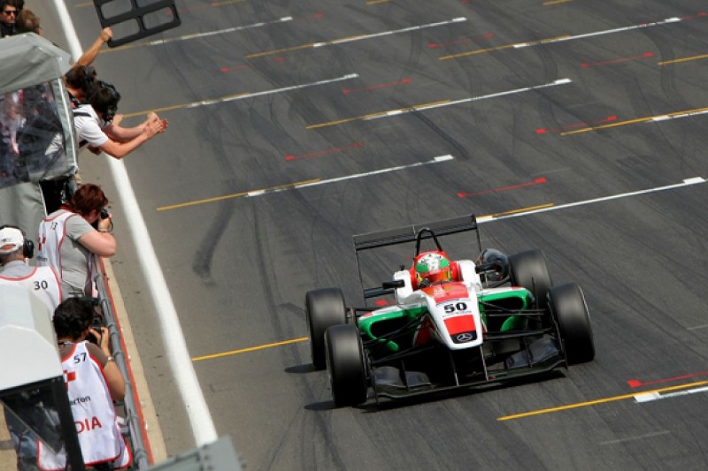 Snetterton British F3: Sam MacLeod wins despite poor start