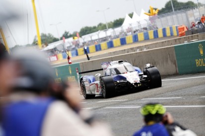 Le Mans 24 Hours: Rain causes chaos, Audi/Toyota crash in hour two