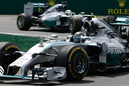 Hamilton says he can't count on Rosberg trouble in F1 title battle