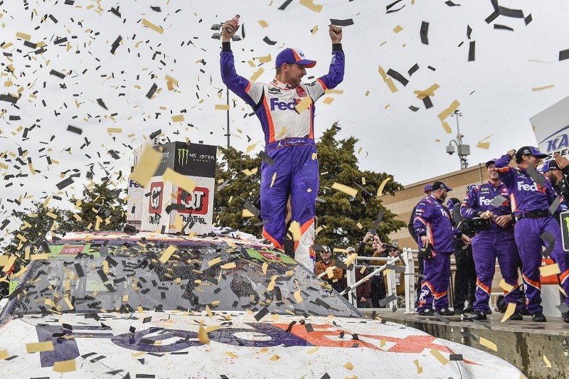 Kansas NASCAR: Denny Hamlin wins, late crashes cause playoff drama