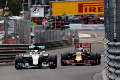 How Hamilton won Ricciardo's race
